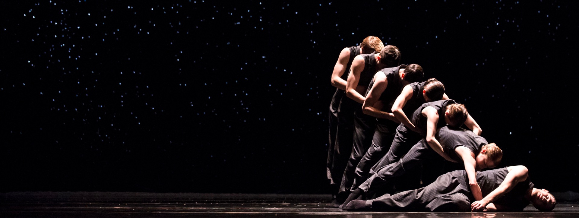 Hubbard Street Dance Chicago in Solo Echo by Crystal Pite. Photo by Todd Rosenberg.