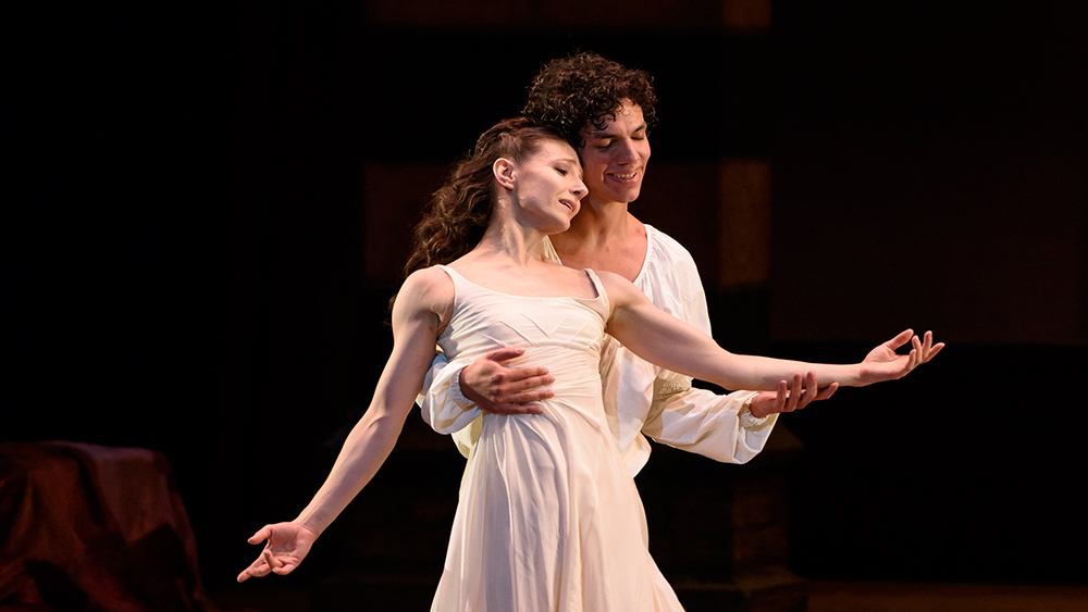 Isaac Hern?ndez as Romeo and Alina Cojocaru as Juliet in Nureyev''s Romeo and Juliet
