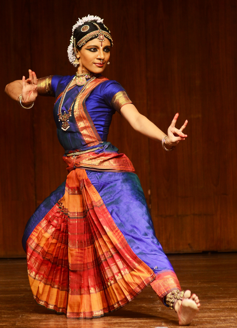 The Dance Bible Women Traditional Blue Yellow Silk Bharatanatyam Dance Dress  - 34 : Amazon.in: Toys & Games