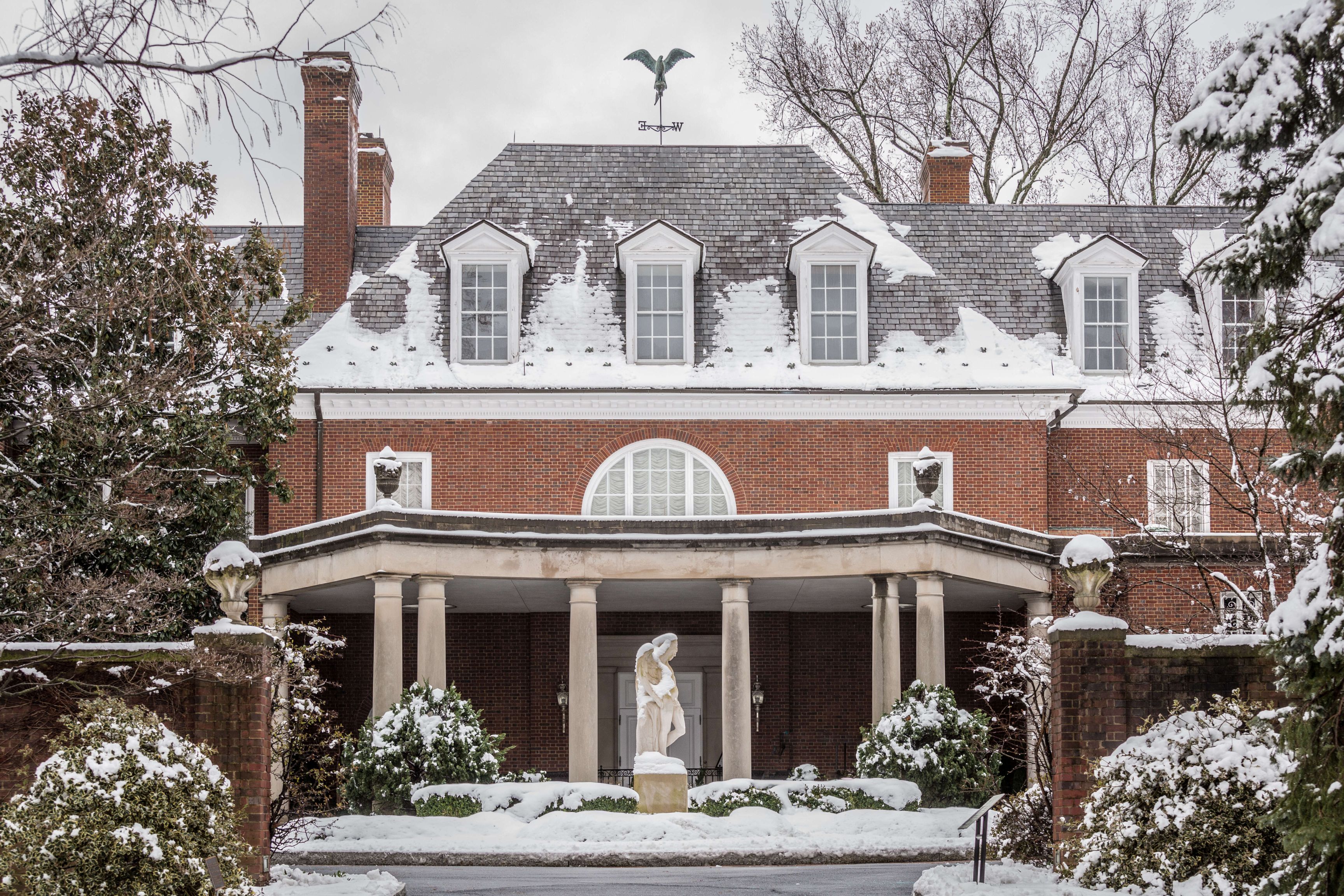The mansion in the snow. Photo courtesy of Erik Kvalsvik.