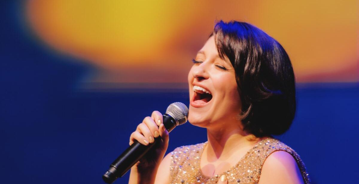 Katerina McCrimmon performs at the Atrium. Photo by Lawrence Sumulong.