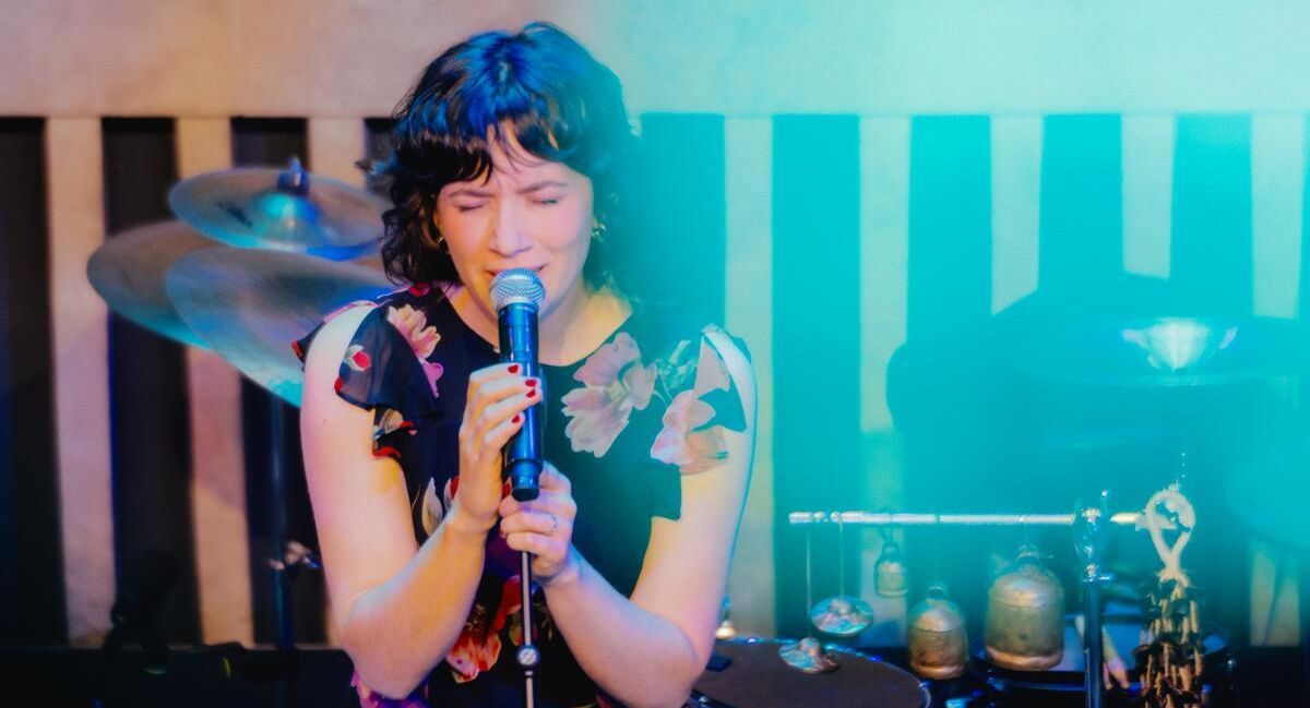 Beth McBride performs at the Atrium. Photo by Lawrence Sumulong.