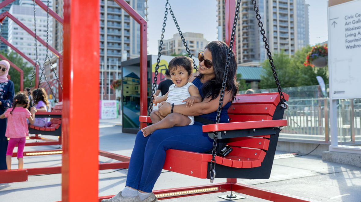 A headshot of renowned ethnomusicologist, historian, and Juilliard faculty member Fredara Hadley