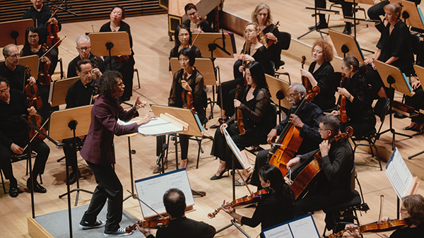 Jonathon Heyward conducts the orchestra