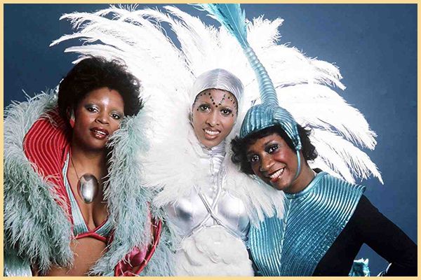 Labelle in feathered costumes