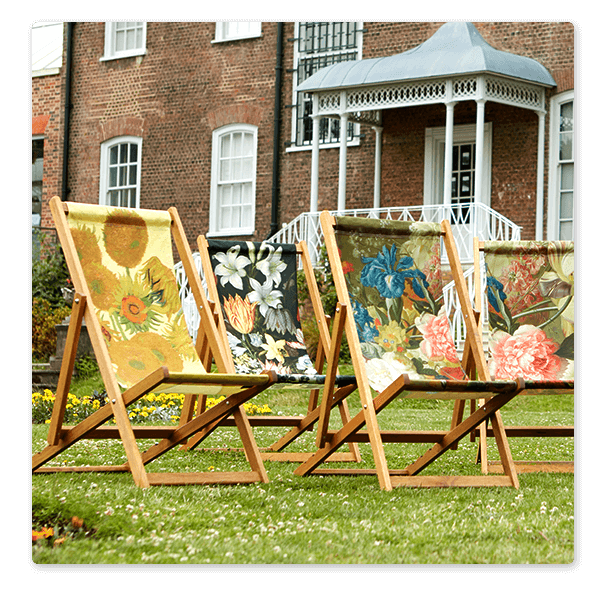 Deck chairs © The National Gallery Company, London