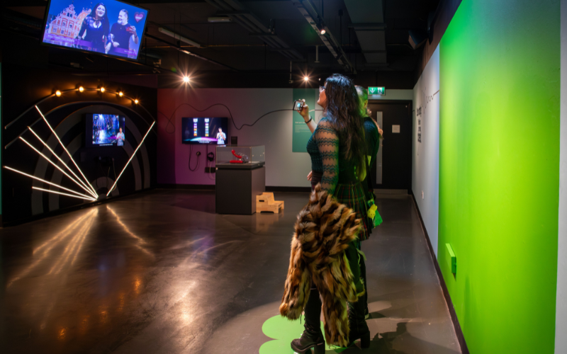 Two people taking part in the BCB radio activity in Sound and Vision