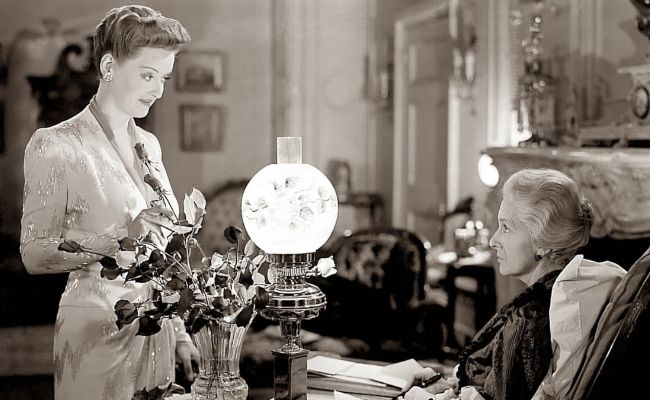 Promotional still from Now, Voyager
