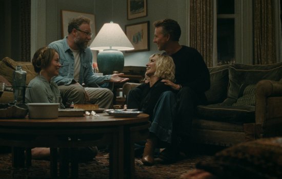 Seth Rogen, Olivia Wilde, Penélope Cruz and Edward Norton sit together in a living room.
