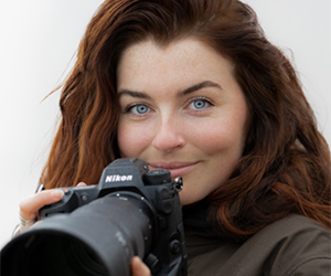 Photographer Rachel Bigsby holding a camera, © Rachel Bigsby