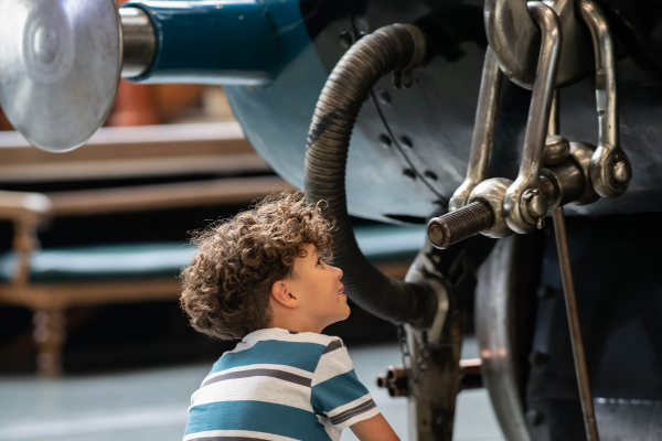 Storyteller in Station Hall