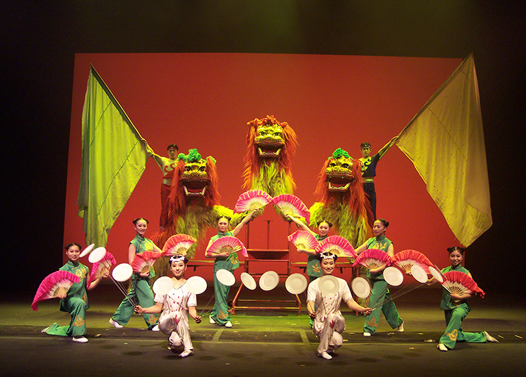 Photo of the Peking Acrobats
