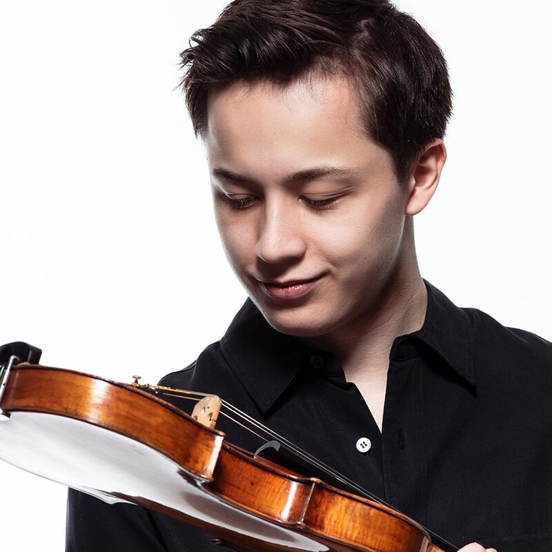 Violinist Johan Dalene posing with a violin