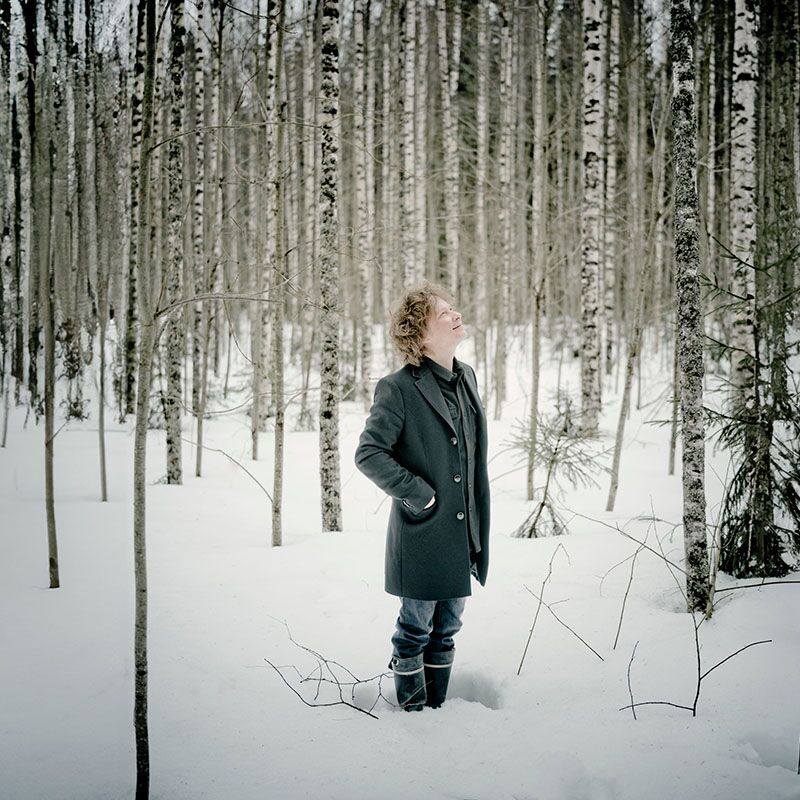 Santtu-Matias Rouvali standing in front of a lake and forest in Finland