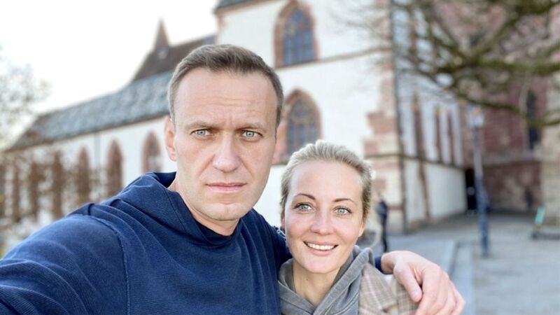 Yulia (right) and Alexei (left) Navalny stand with their arms round each other