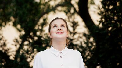 Portrait of Emilia Hoving with a forest backdrop