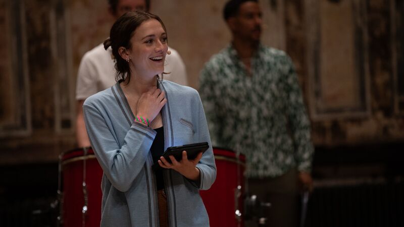 Charlotte Ritchie rehearses with Aurora Orchestra