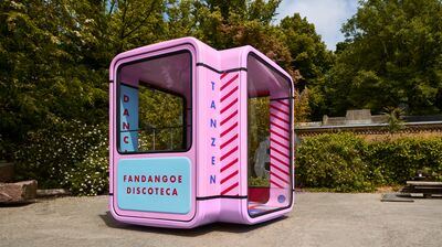 Large pink box sculpture with glass panels and words 'Fandangoe Discoteca' on the side