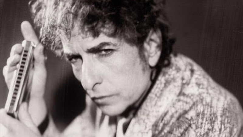 Bob Dylan in black and white