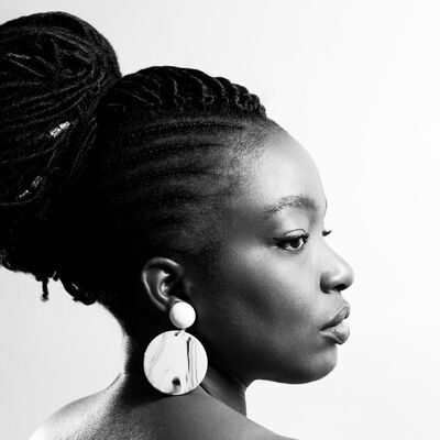 A black and white side profile of soprano Axelle Fanyo