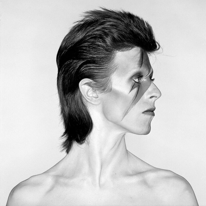 Profile of David Bowie as Aladdin Sane