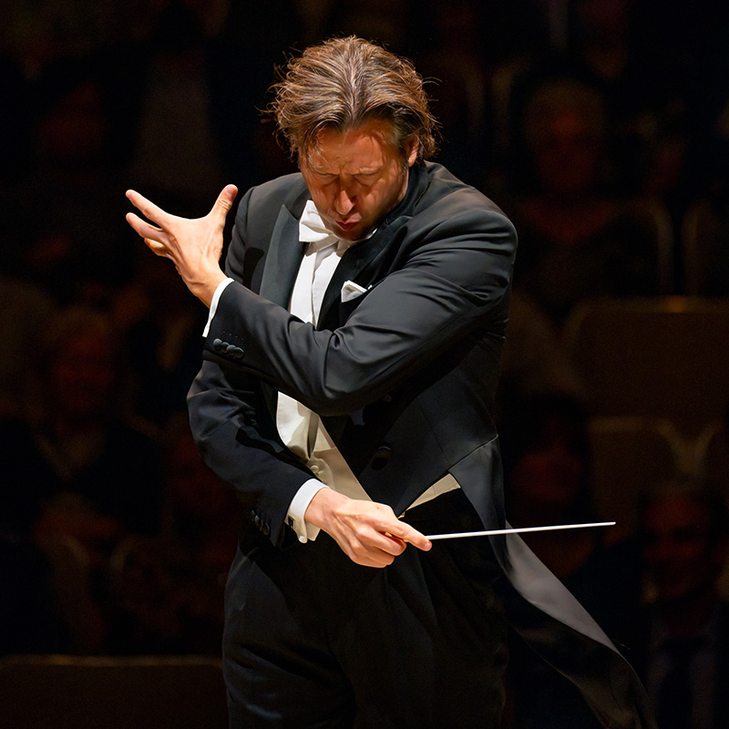 Gustavo Gimeno conducting